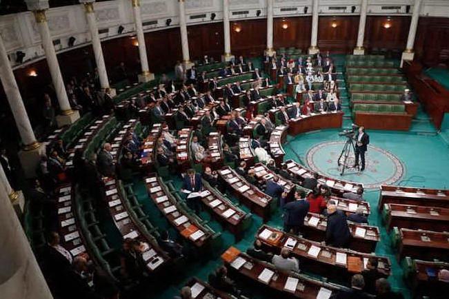 Covid: il Parlamento del Bardo chiude fino a nuovo ordine
