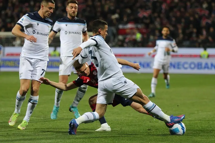 Cagliari's Razvan Marin (R) and Lazio's Luiz Felipe (L) during the Italian Serie A soccer match Cagliari Calcio vs SS Lazio at Unipol Domus stadium in Cagliari, Sardinia island, Italy, 05 March 2022 ANSA/FABIO MURRU