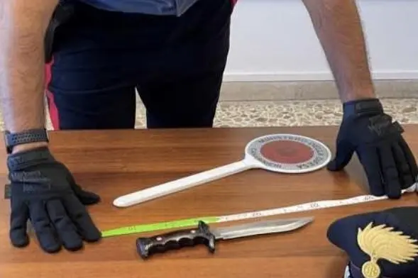 Un coltello sequestrato