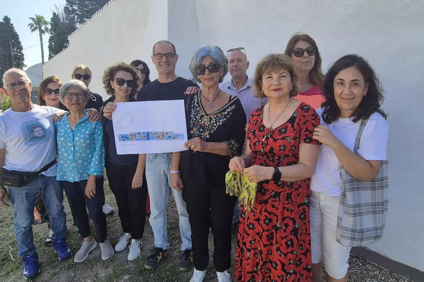 Il comitato assieme all'artista (Foto Asl)