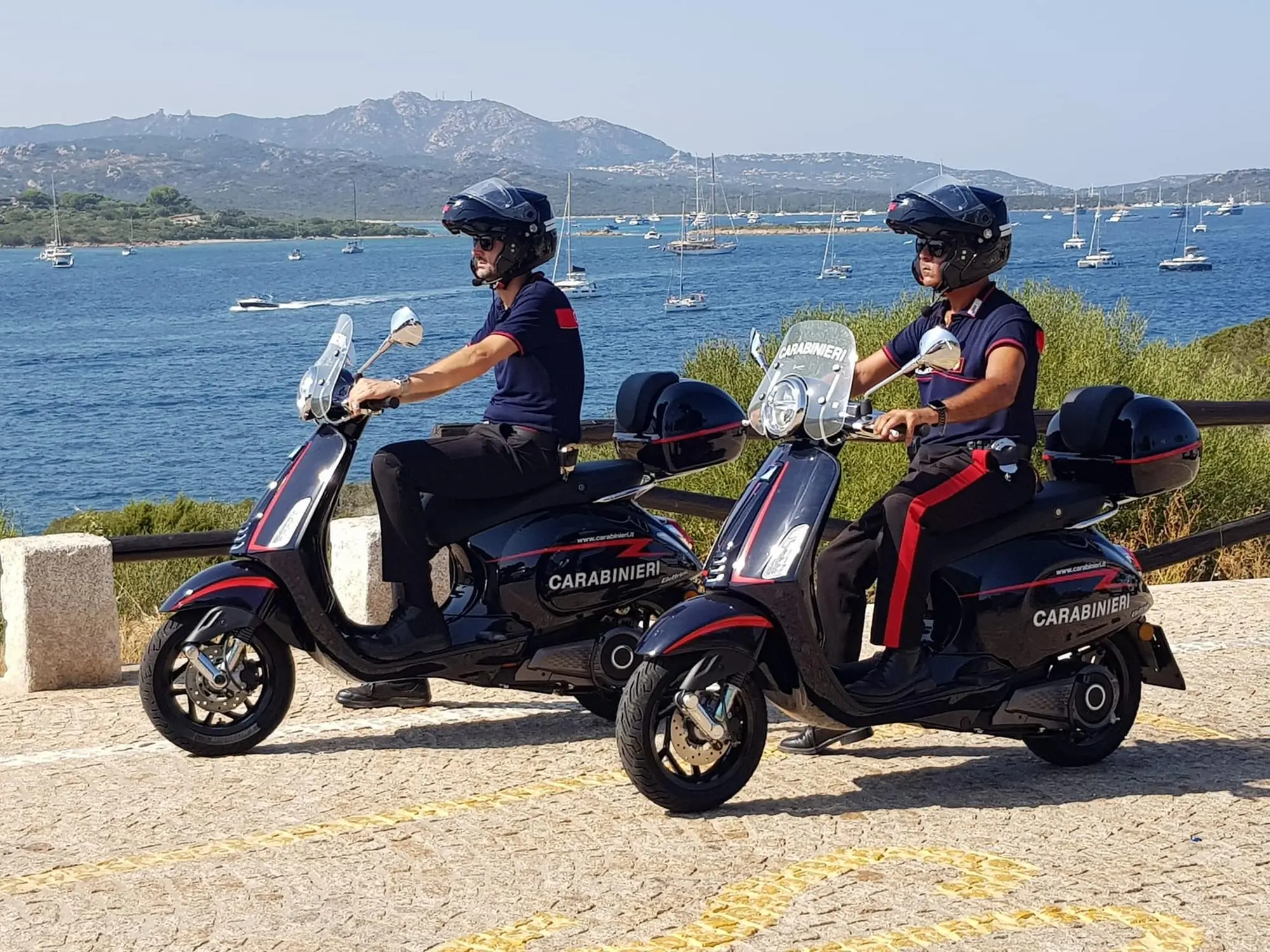 Porto Cervo e Porto Rotondo, arrivano le vespe elettriche Piaggio dei carabinieri