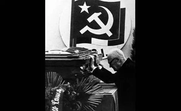 Il presidente Pertini al funerale