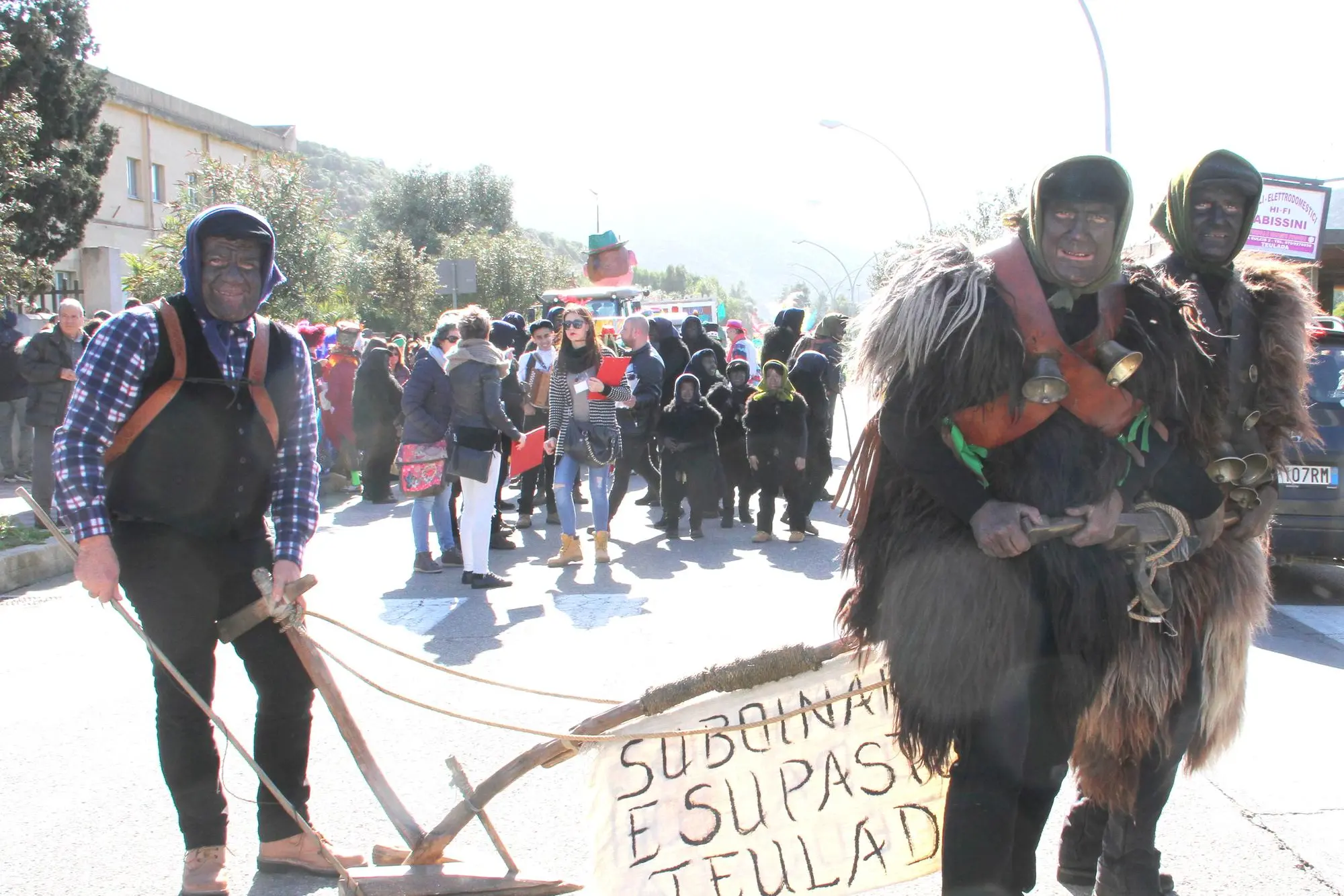 Una vecchia edizione del carnevale teuladino (foto Murgana)