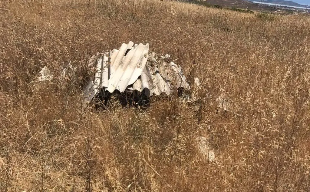 Eternit abbandonato in campagna