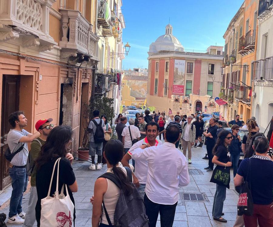 Presidio di solidarietà in via del Collegio: «Un gesto inacc