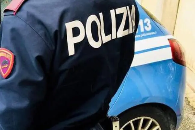 Tre anni atti persecutori e minacce a ex moglie, ammonito. Polizia auto generica
