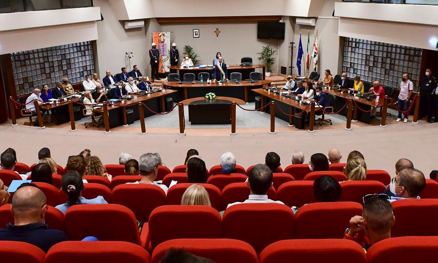 Mini-rimpasto con il settimo assessorato