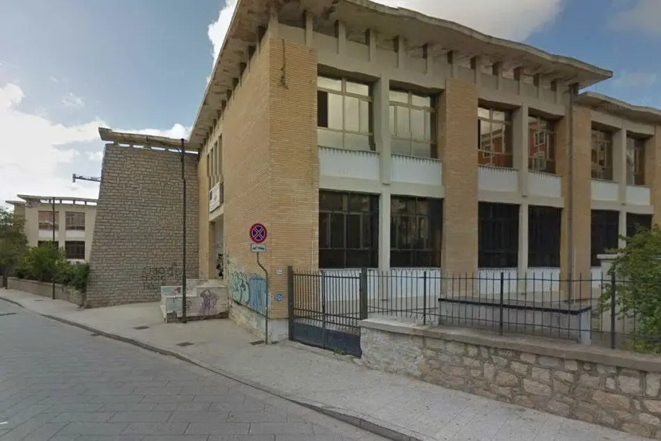 L'istituto tecnico di via Mameli (foto da Google maps)
