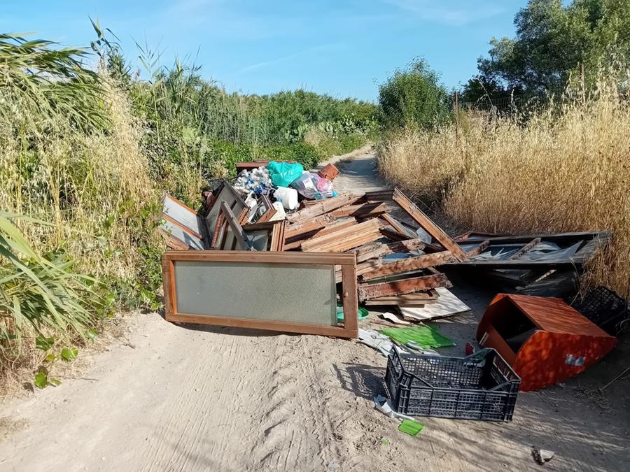 Quartu, in via Is Ammostus strada bloccata da una 