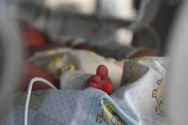 Un neonato, immagine simbolo (Ansa)