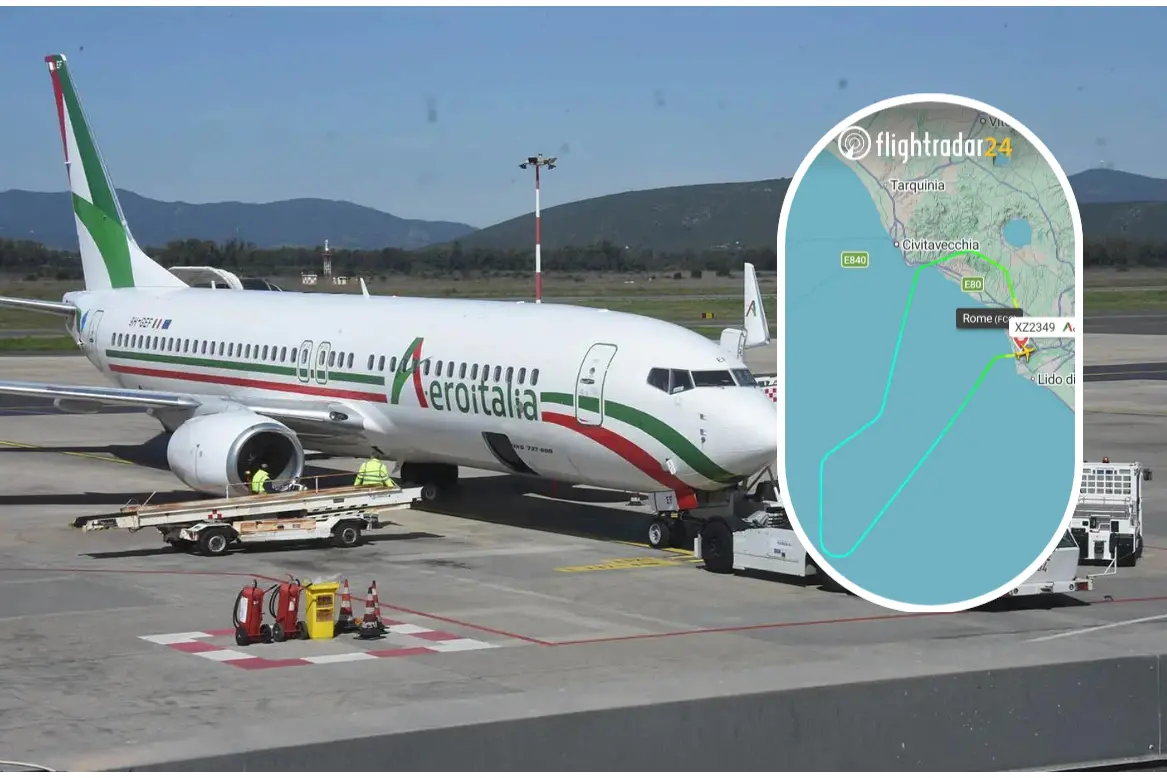 Un volo Aeroitalia (Ansa), nel riquadro l'inversione di rotta (foto Flightradar24)