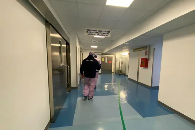 Una corsia d'ospedale (L'Unione Sarda)