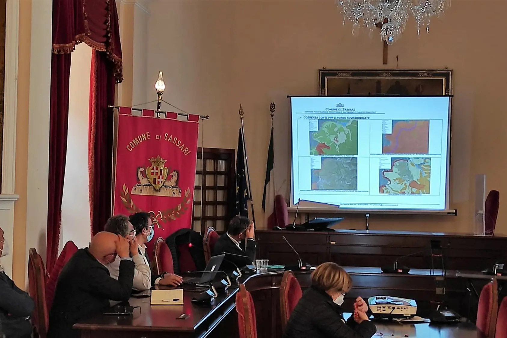 La presentazione in consiglio comunale di Sassari della zone turistico-alberghiere (foto Marras)