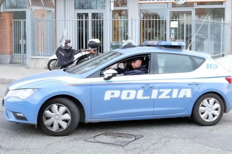 Polizia a Torino (Ansa)