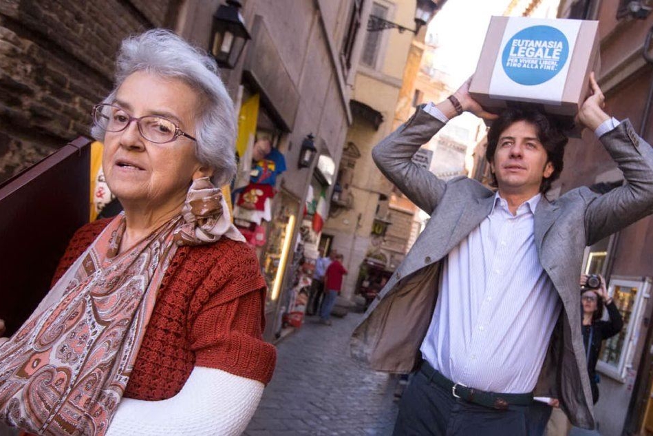 Marco Cappato e Mina Welby durante una manifestazione a Roma