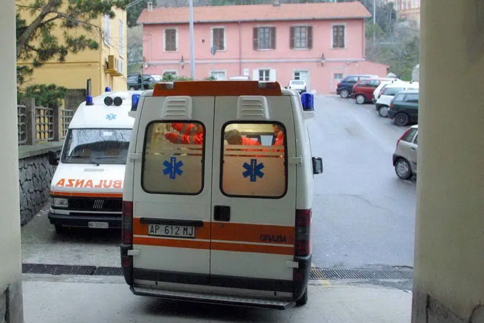 Ambulanza all'ospedale di Lanusei