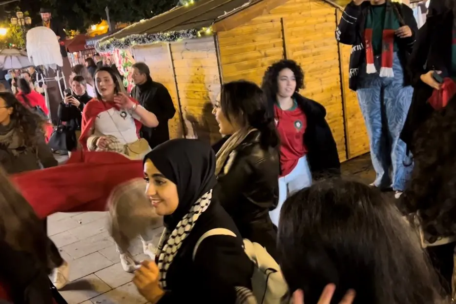 Le festa delle ragazze marocchine a Cagliari dopo la vittoria del Marocco contro il Portogallo a Qatar 2022