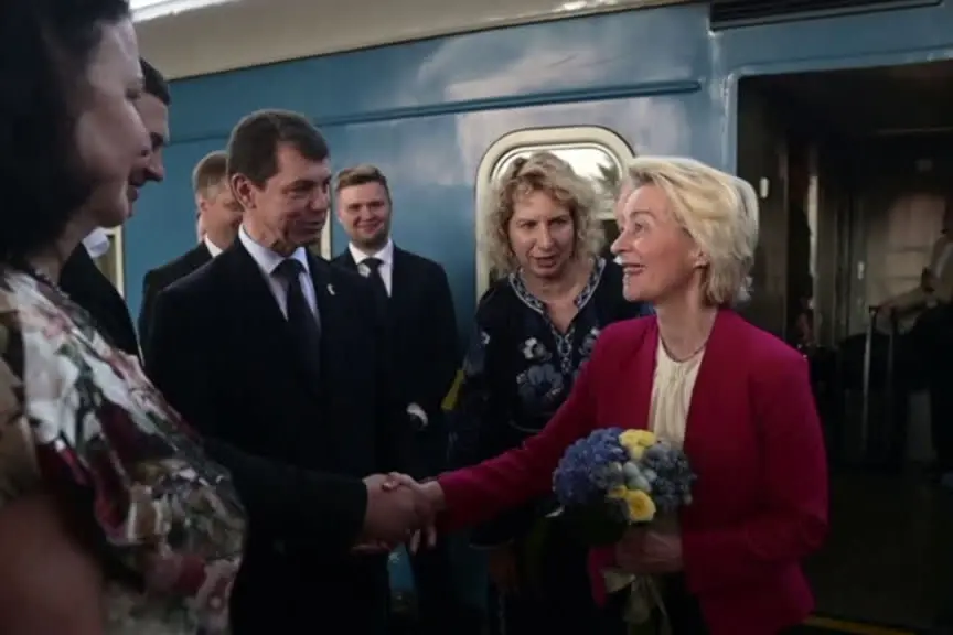Ursula von der Leyen arriva a Kiev con altri leader europei