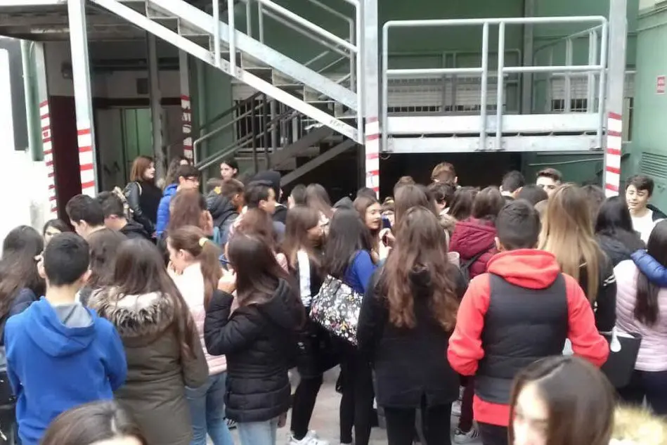 La folla di studenti all'avvio dell'open day
