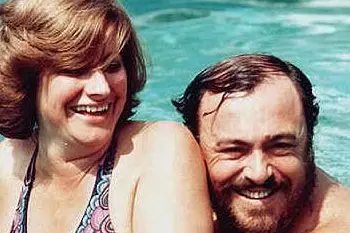 Divorzio miliardario dopo 34 anni di matrimonio tra il tenore Luciano Pavarotti e Adua Veroni, sposatisi nel 1961