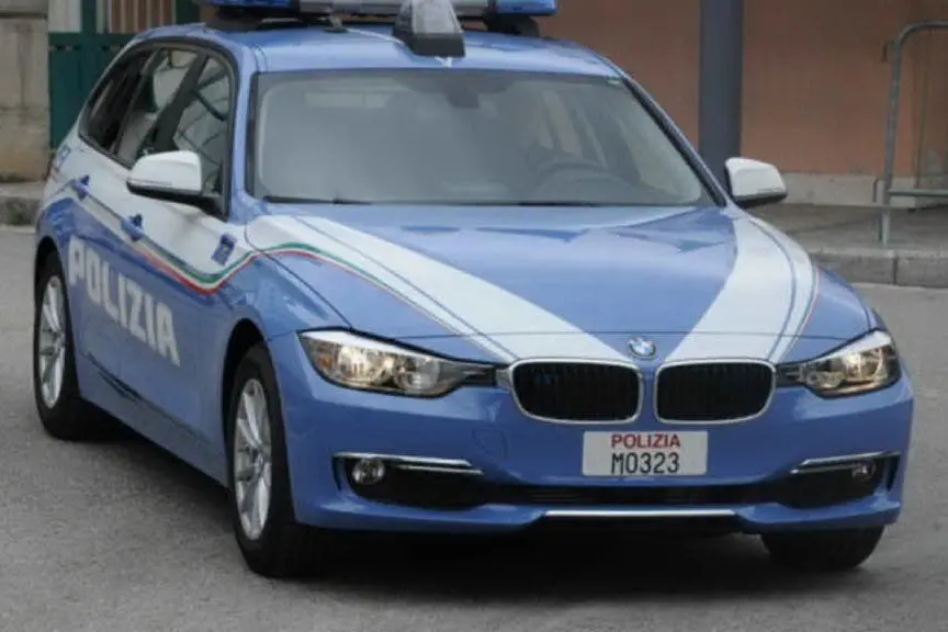 Una volante della Polizia