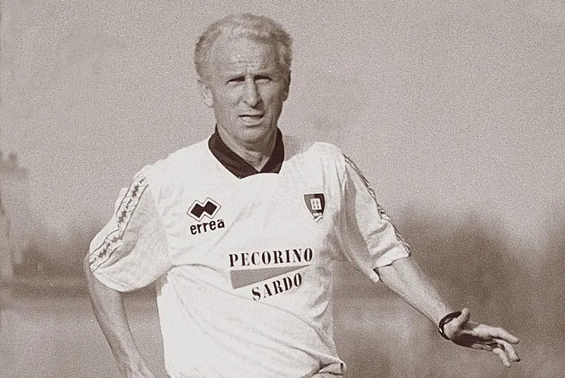 Il Trap durante un allenamento del Cagliari nel 1995-96