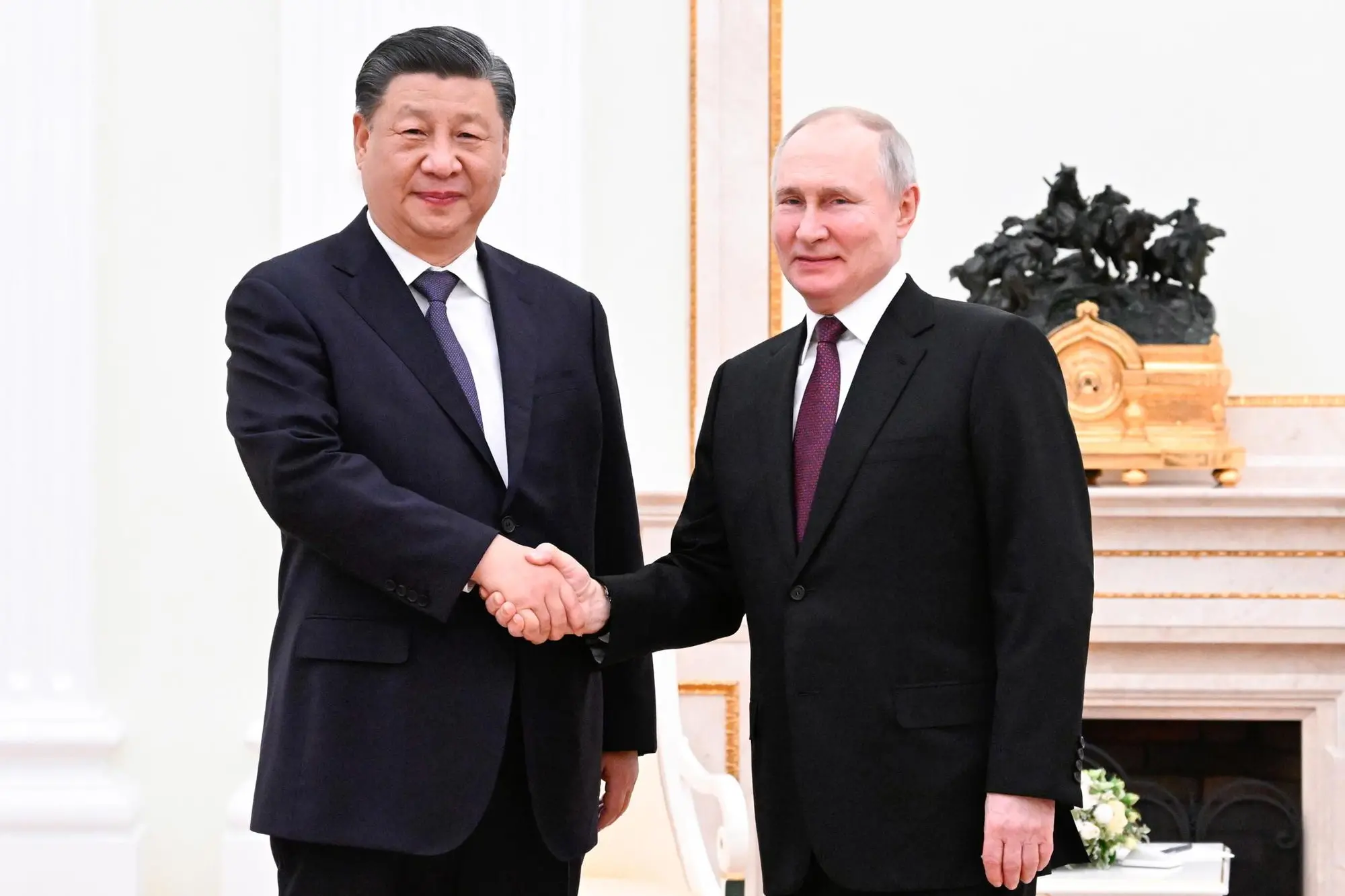 epa10534502 Chinese President Xi Jinping is greeted by Russian President Vladimir Putin at the Kremlin in Moscow, Russia, 20 March 2023. EPA/XINHUA / Shen Hong CHINA OUT / MANDATORY CREDIT EDITORIAL USE ONLY