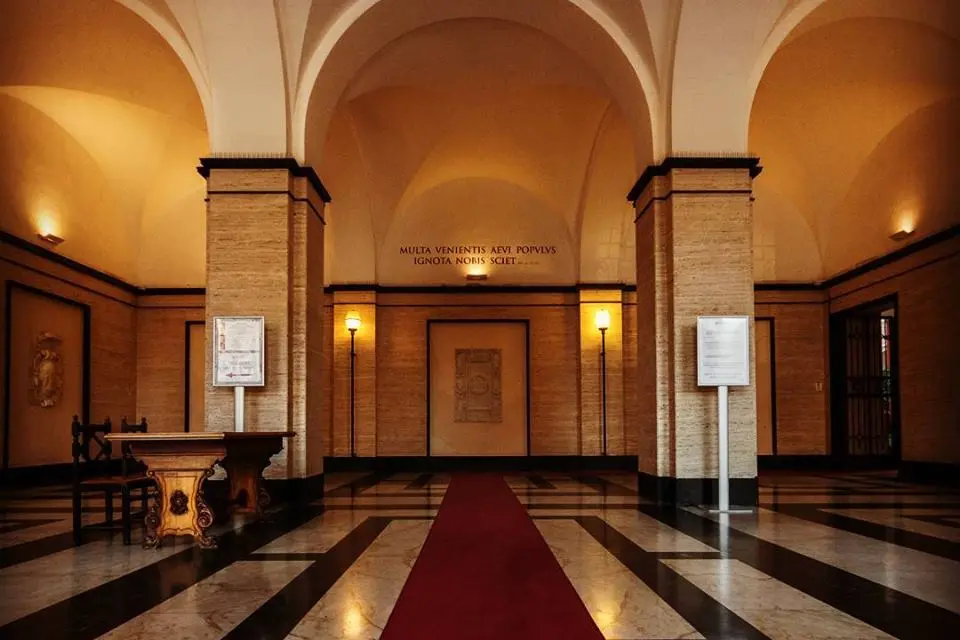 L'atrio dell'Università di Sassari (foto Marras)