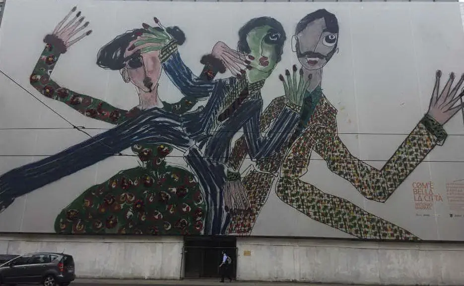 La mega-installazione di Antonio Marras davanti al Teatro lirico di Milano