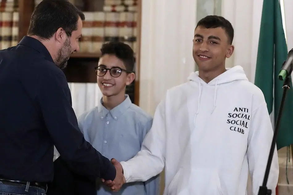 Salvini con Adam e Ramy (Ansa)