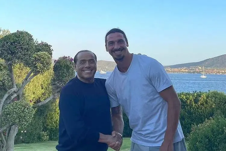 Silvio Berlusconi e Ibra a Villa Certosa (foto Instagram)