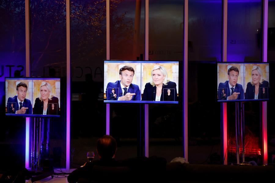 Scontro in tv tra Macron e Le Pen, botta e risposta in vista del ballottaggio