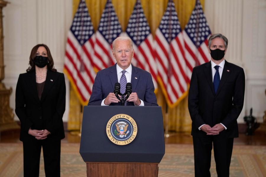 Biden ammette: “Non sappiamo quanti americani ci sono in Afghanistan, non posso garantire l’evacuazione”