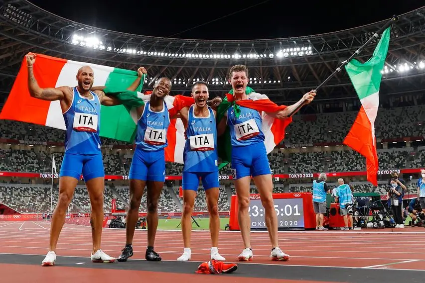 I campioni olimpici della staffetta 4x100 (Ansa)