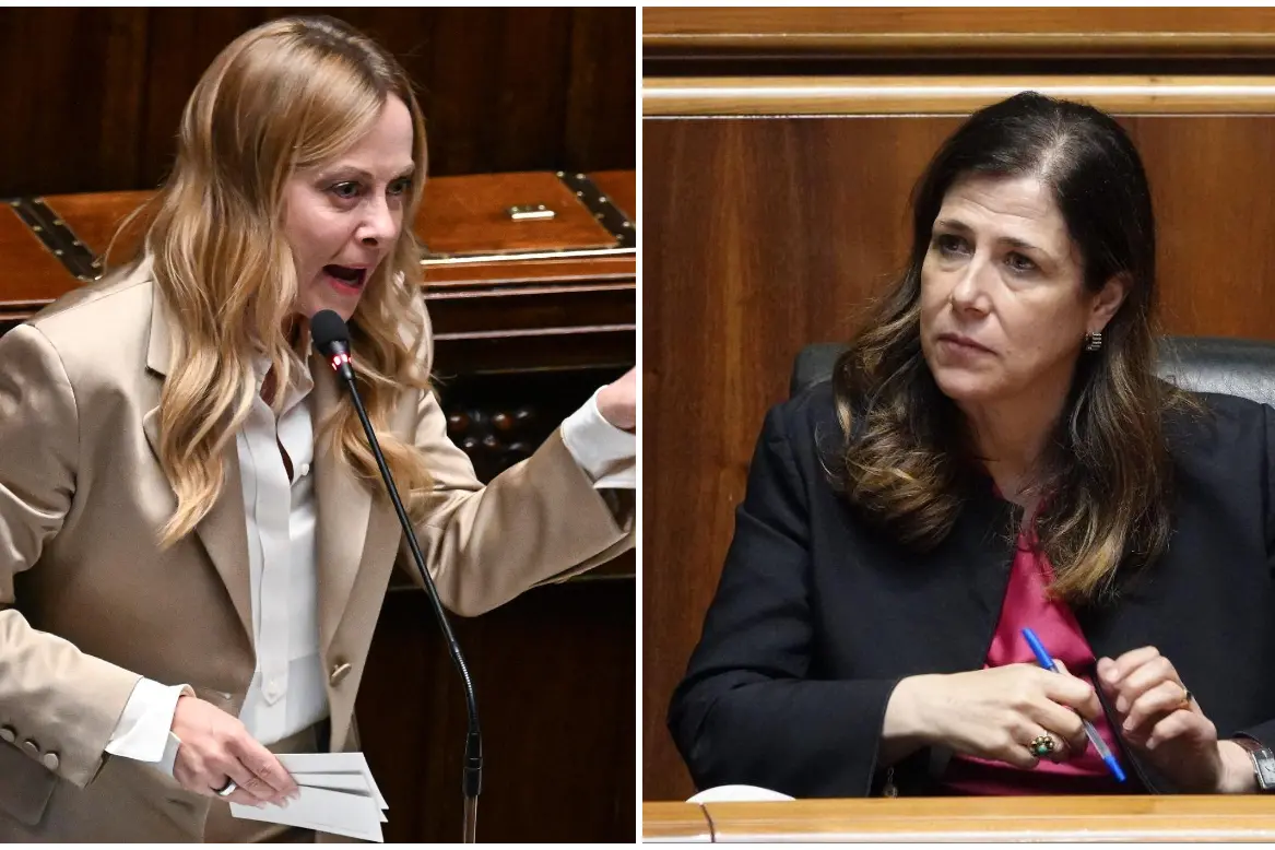 A destra la premier Giorgia Meloni, a sinistra la governatrice della Sardegna Alessandra Todde