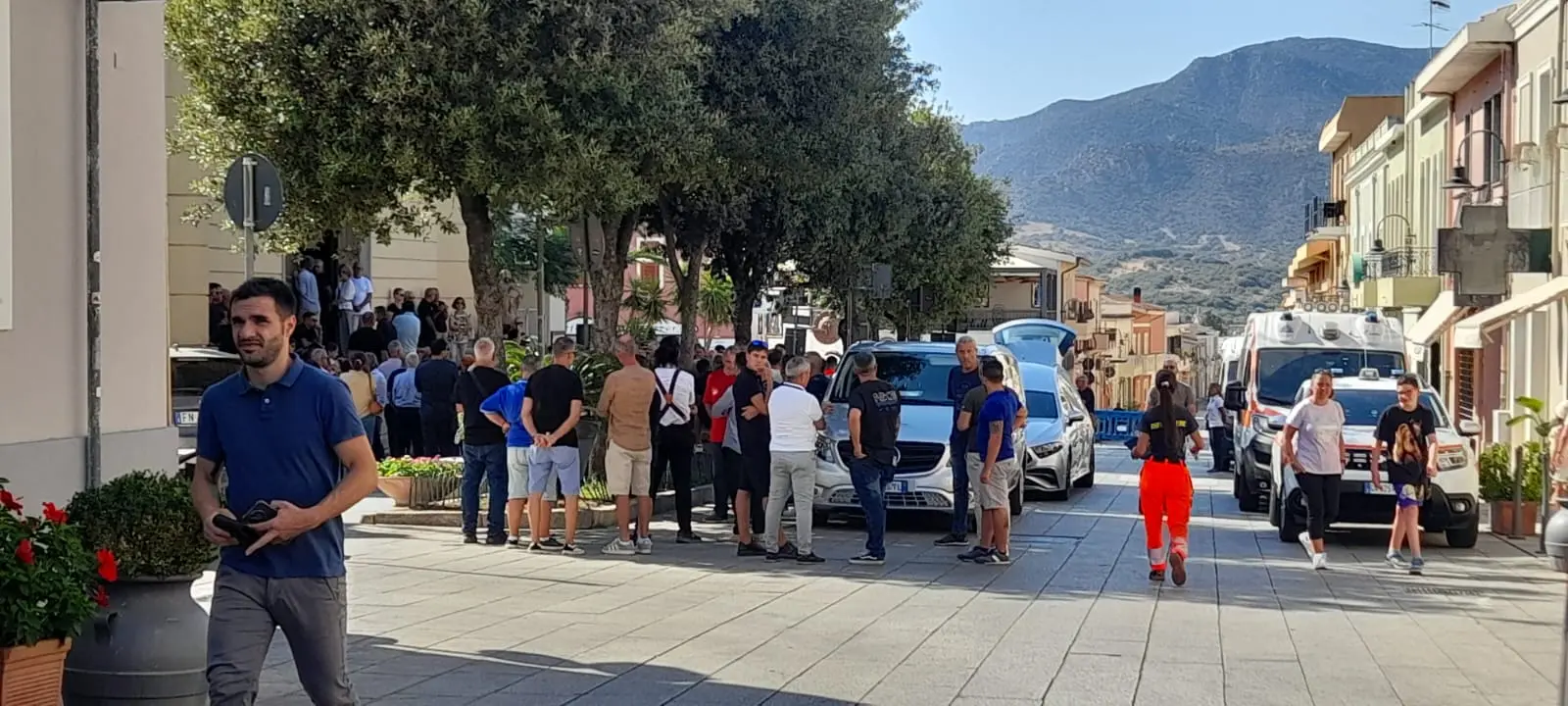 La chiesa dove si sono svolti i funerali di Luca Rivera a Villasimius (foto Serreli)