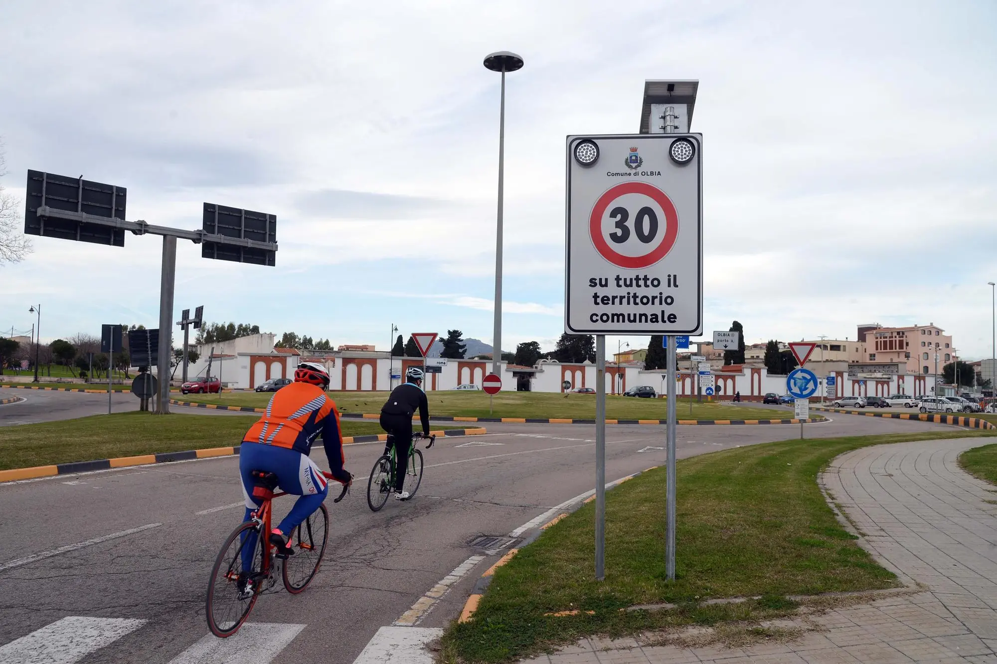 Limite di velocità a trenta chilometri orari su tutto il territorio comunale (Foto Antonio Satta)