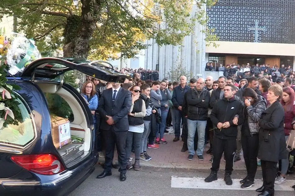 Folla ai funerali (Archivio L'Unione Sarda)
