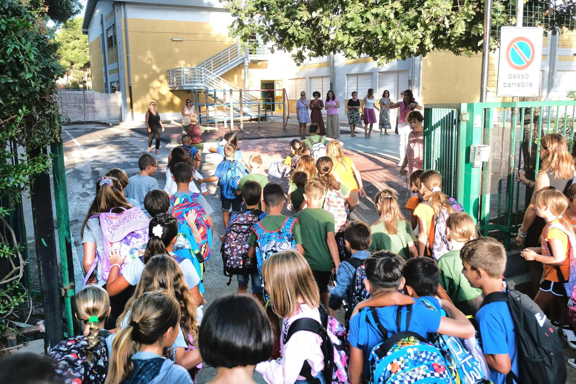 Il primo giorno di scuola in una foto d'archivio