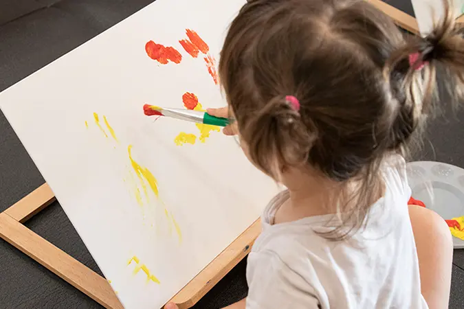 Un laboratorio di pittura (foto Murgana)