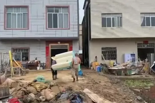 Inondazioni nel Sud della Cina: 6 morti e 130.000 persone evacuate