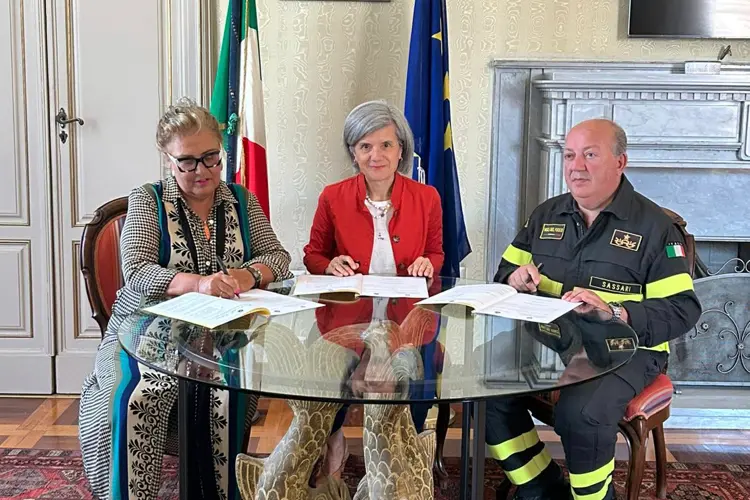La firma con la sindaca di Stin