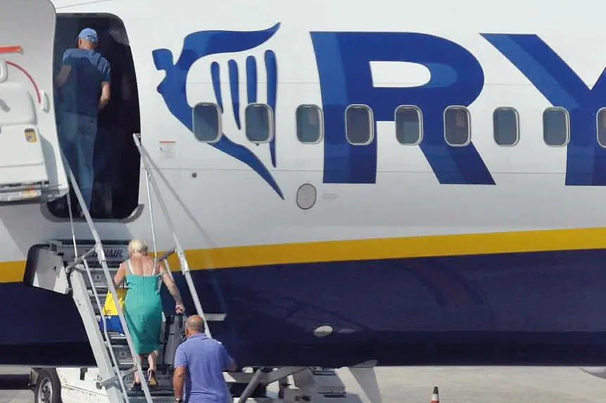 Un aereo Ryanair a Elmas (Archivio)