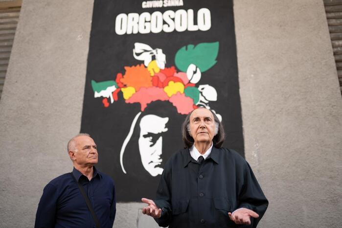 Gavino Sanna, debutto a Orgosolo nell'arte dei murales (foto Ansa)