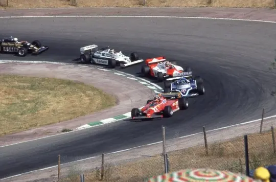 Villeneuve in testa al gran premio di Jarama seguito da quattro vetture