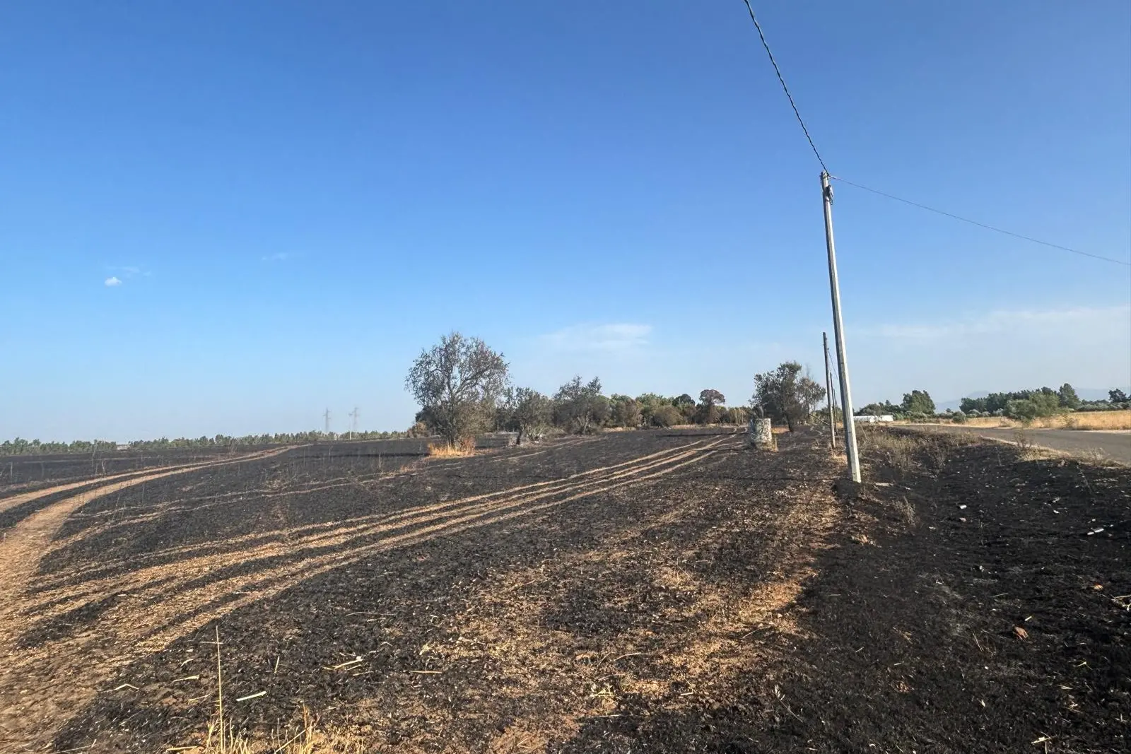 Samassi, incendio in località Sa mandara