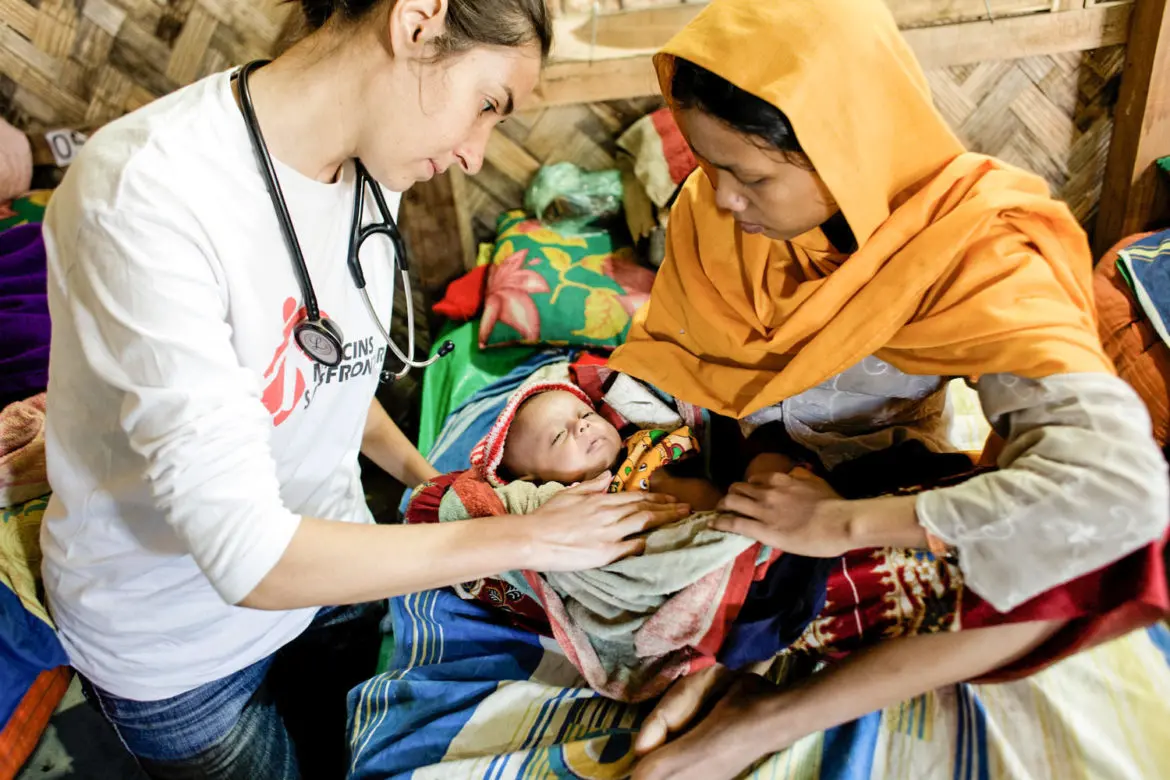 Un intervento di un medico senza frontiere (Foto MSF)