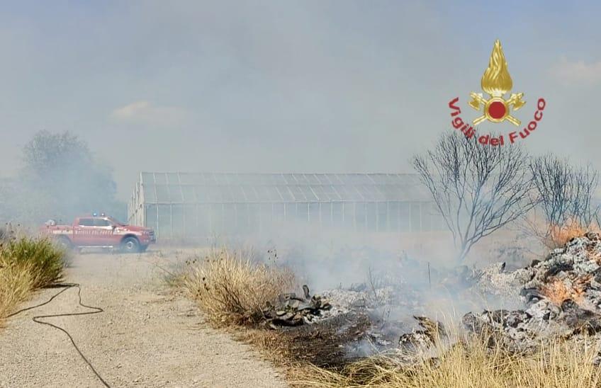 Quartu, vasto incendio lungo la litoranea: salvate le case