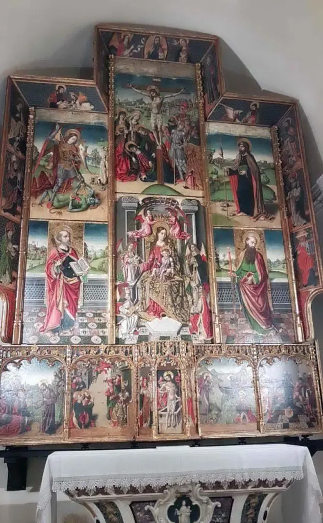 Il retablo restaurato e tornato a Tuili (foto Antonio Pintori)