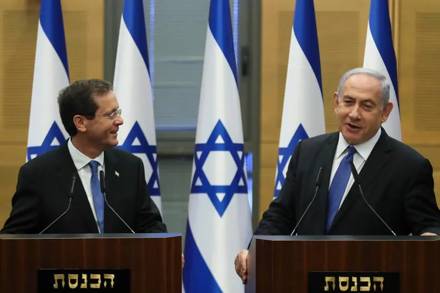 Il nuovo presidente Isaac Herzog e il premier Benjamin Netanyahu (Ansa)
